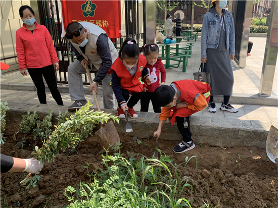 【OK】（供稿 社会广角列表 三吴大地南京 移动版）南京燕子矶街道下庙社区居民齐动手 装点生活家园（列表页标题）南京燕子矶街道下庙社区居民动手装点生活家园