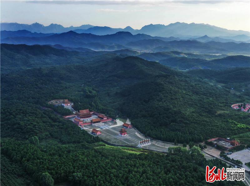 河北遵化：雨后清东陵景如画