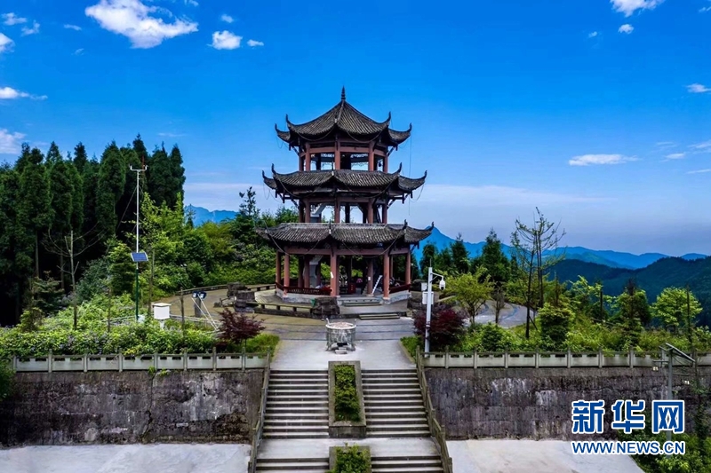 什邡钟鼎寺：晨曦中的诗意