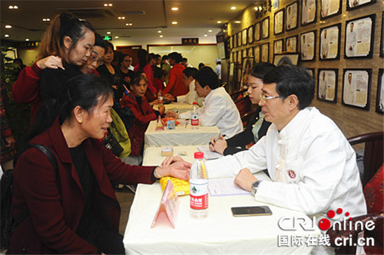 已过审【社会民生】重庆“情暖金秋 爱在重阳”义诊活动惠及500群众