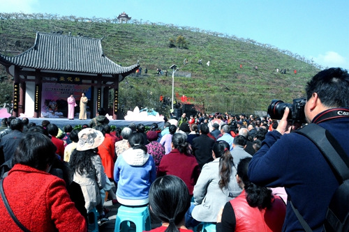 【环保视点 自然生态 图文摘要】万盛万东镇：打造乡村旅游发展新模式