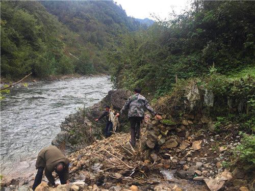 【区县联动】【城口】城口修齐开展雨后环境卫生集中整治活动