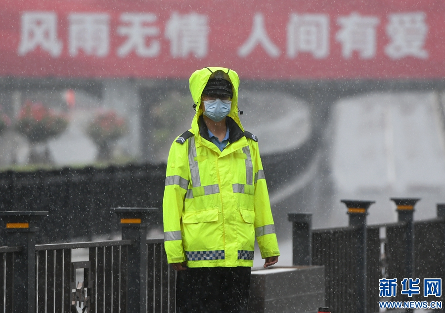 郑州发布暴雨红色预警