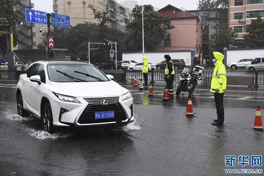 郑州发布暴雨红色预警