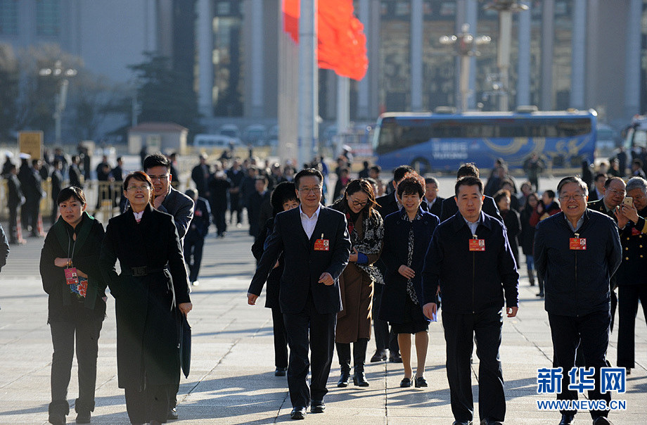 政协十二届四次会议举行第三次全体会议