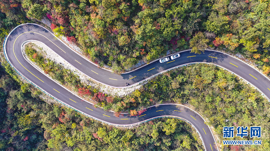 宜昌五彩公路蜿蜒曲折层层迭起