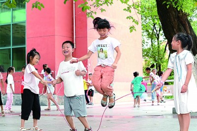 暑期学校托管 能否托起快乐假期