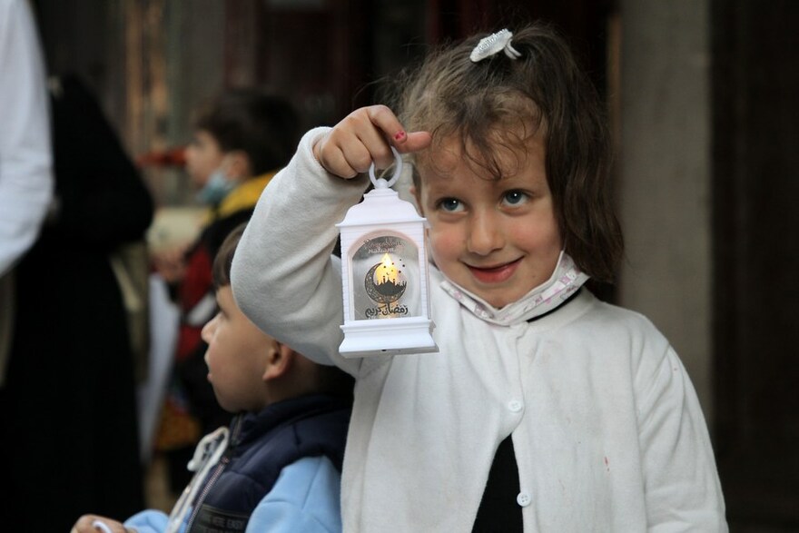 Mideast in Pictures: Muslims in Middle East start holy fasting month of Ramadan_fororder_kkk