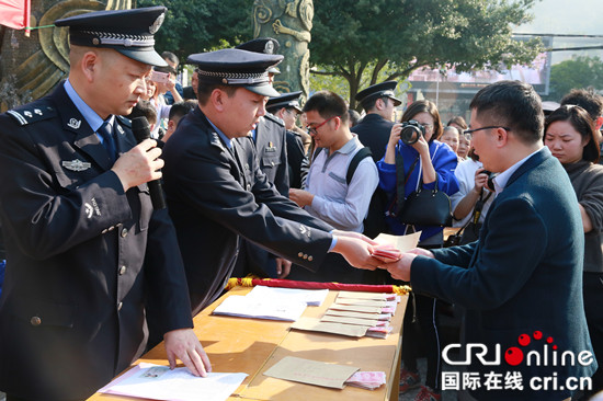 已过审【法制安全】巴南公安开展“警营开放日”活动