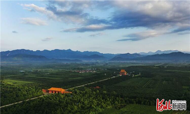 河北遵化：雨后清东陵景如画