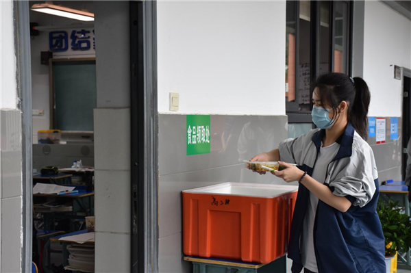 【湖北】高三复学首日 武汉二中学子整装再出发