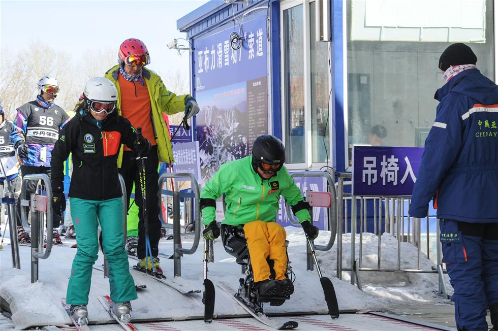 中国人的冰雪故事：雪场“刀锋”三人行