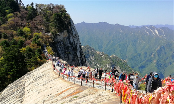 【OK 有修改】“五一”小长假华山景区接待游客近两万人次