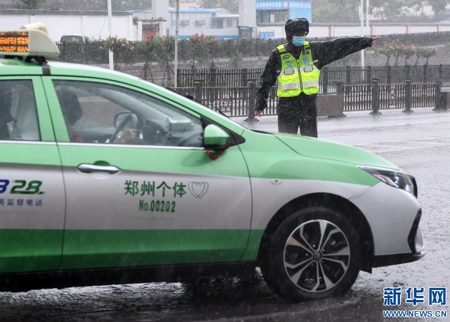 郑州发布暴雨红色预警