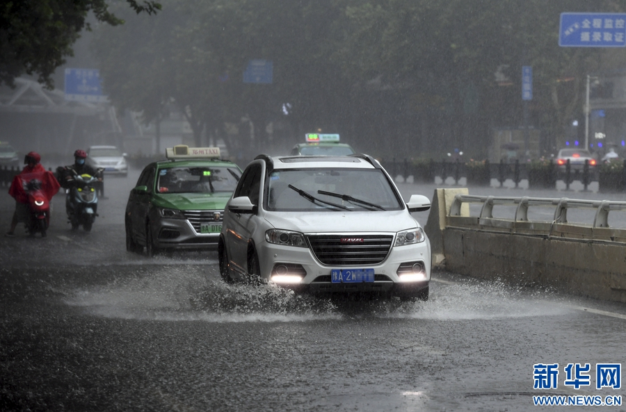 郑州发布暴雨红色预警