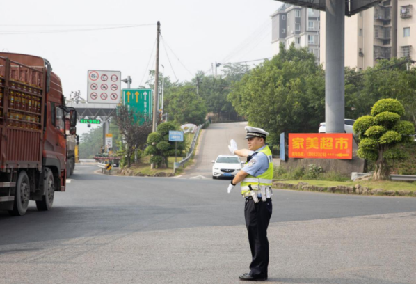 【原创】重庆涪陵民警詹江：平凡岗位 坚守初心_fororder_微信图片_20210906111928