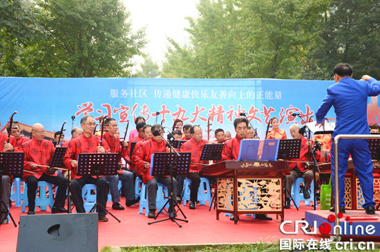 已过审【社会民生】老有所乐 金山街道奥园社区举办老年文艺演出