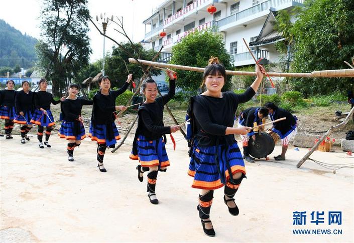 “七迁”出深山——贵州瑶乡之变浓缩极贫地区脱贫攻坚奋斗史