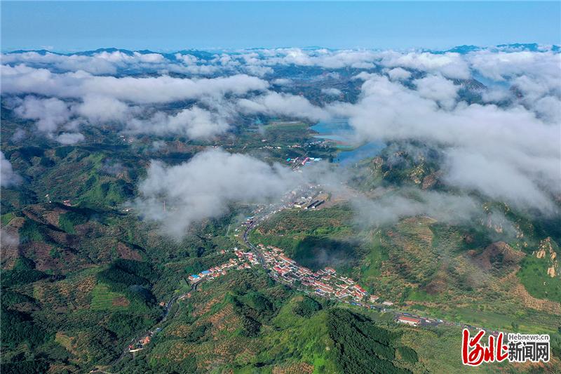 河北迁西：雨后山村美