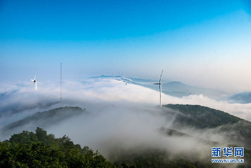 航拍圣境山：云海奇观气势磅礴