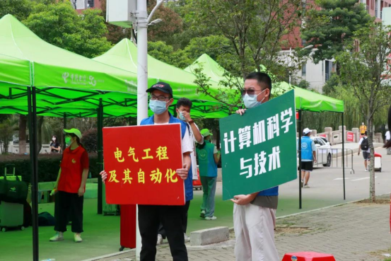 广州新华学院穗莞两校区严把“防疫关” 万余名学生开学返校