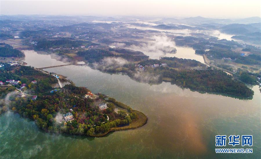 云蒸霞蔚小山村