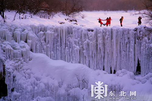 镜泊湖今冬八大核心旅游产品掀起冬季冰雪旅游热潮