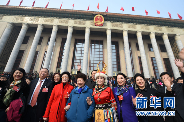 万众一心,向着第一个百年目标进发!——2016年全国两会述评