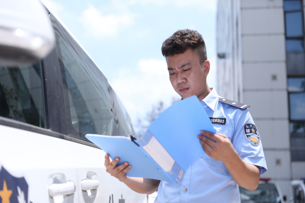 【原创】重庆高新区虎溪所派出所辅警伍粤：走出军营走进警营 这位“精神小伙”不一般_fororder_WPS图片-修改尺寸