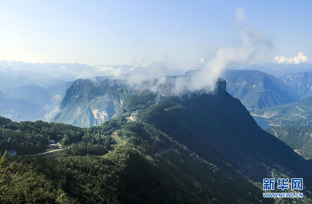 湖北巴东：武落钟离山磅礴大气