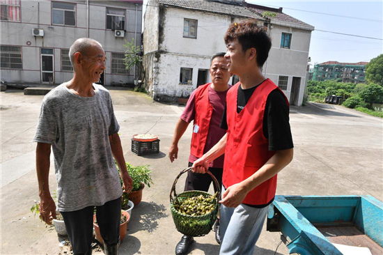 常州经开区：退伍老兵义务助农 采菱共迎“丰收季”_fororder_图片11