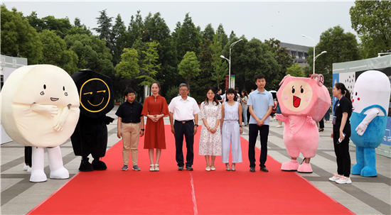 （供稿 教育列表 三吴大地南京 移动版）中国药科大学2019年毕业晚会上演 新吉祥物亮相