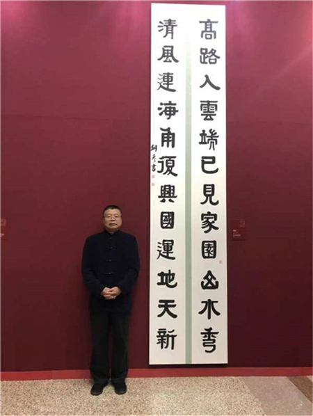推崇书道魔力：张铜彦以笔感悟东谈主生