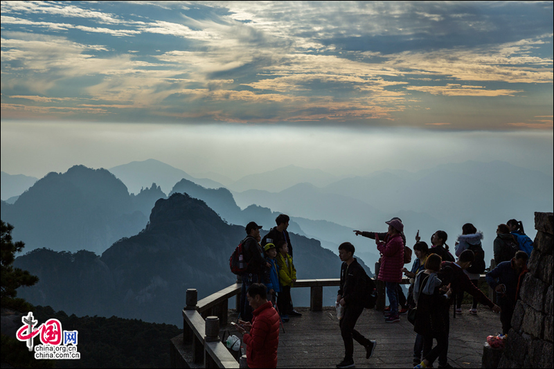 深秋黄山：一幅浓墨重彩的欧式油画