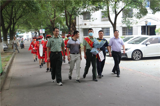 “我为群众办实事”无锡新吴“一站式”服务迎接退伍士兵返乡_fororder_图片1