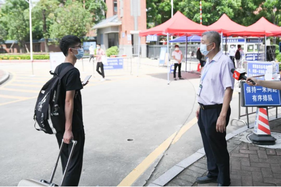 广州新华学院穗莞两校区严把“防疫关” 万余名学生开学返校