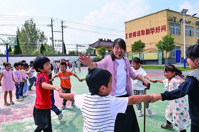 “让每个孩子眼里有光、心有所信”