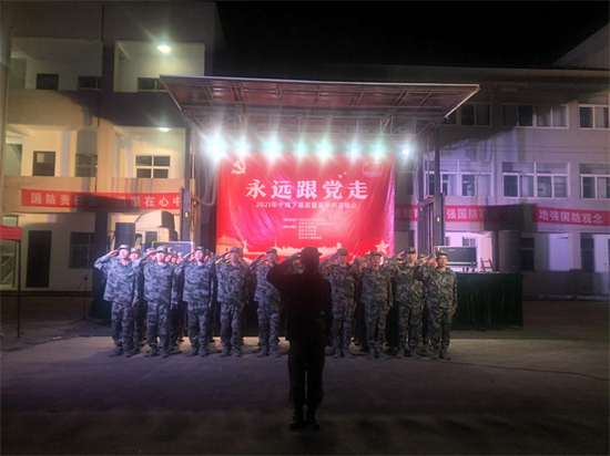 南通启东市人武部举办新兵役前训练慰问演出_fororder_图片1