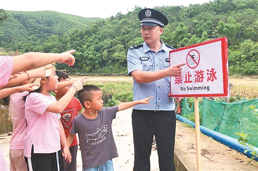 广西凭祥边境管理大队开展“关爱生命、防止溺水”宣传活动