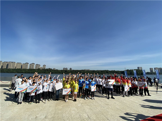 首届浑南区创新教育集团与智慧教育集团赛艇挑战赛在浑河开赛_fororder_2