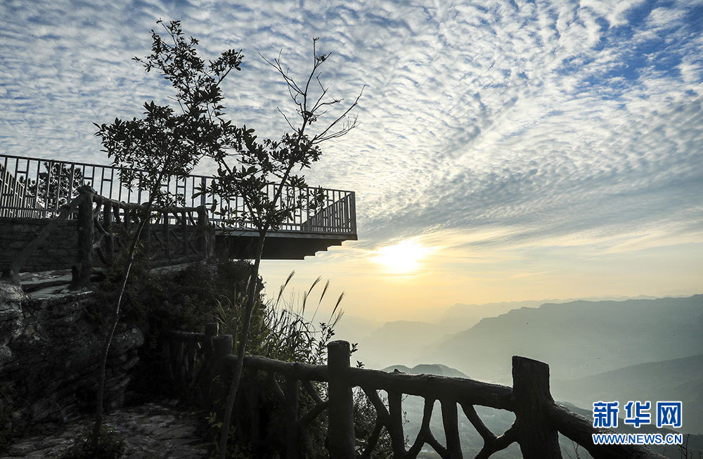 湖北巴东：武落钟离山磅礴大气