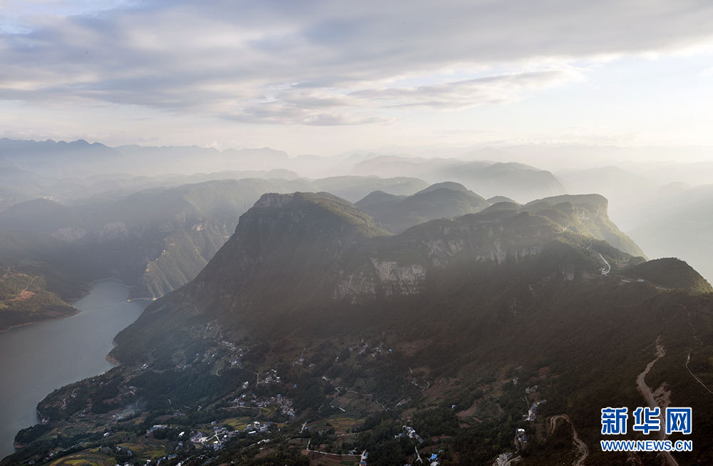 湖北巴东：武落钟离山磅礴大气