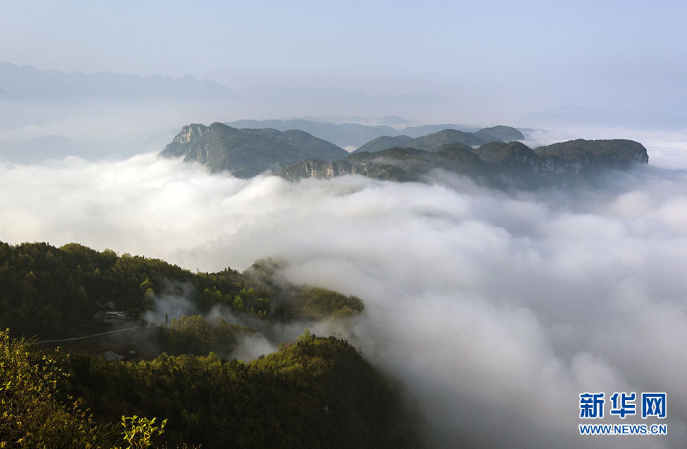 湖北巴东：武落钟离山磅礴大气