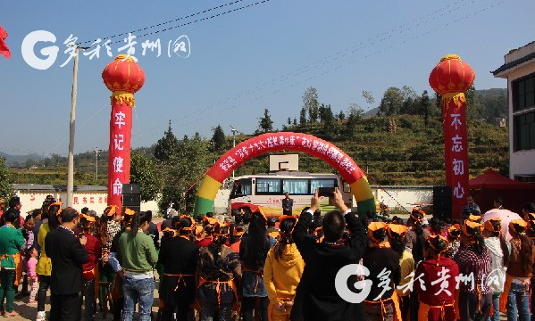 （市州）贵州普定：花灯宣讲到村寨 群众喜闻乐见