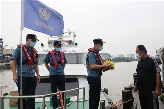 南通市交通运输综合行政执法支队保障1000多条船舶进港避险_fororder_7