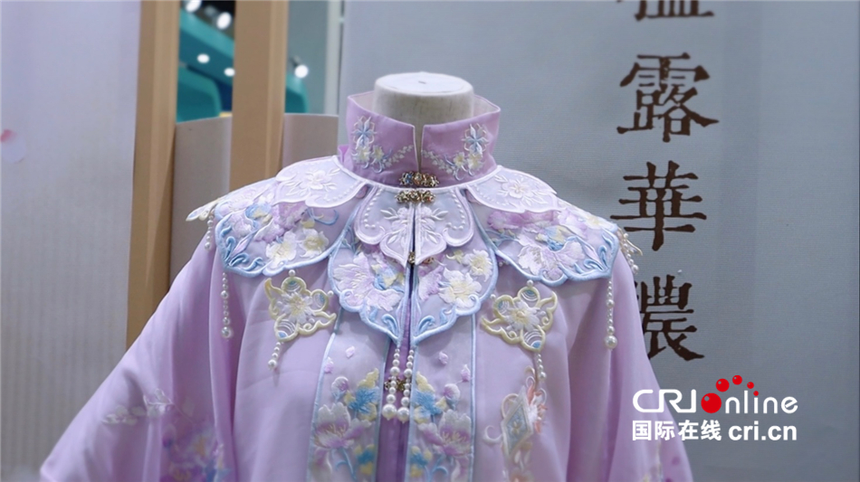 动漫节上的汉服之美_fororder_e649302ce0dcb455444621cb15478a7