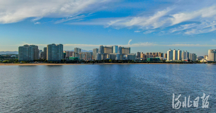 河北秦皇岛：海岸晚霞醉游人