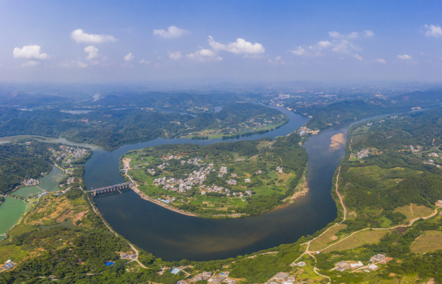 广西藤县：绿水青山入画来