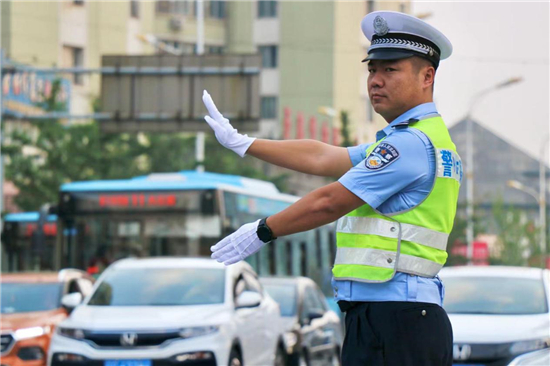 出动警力8580人次 鞍山市公安局圆满完成中秋节安保工作_fororder_鞍山2