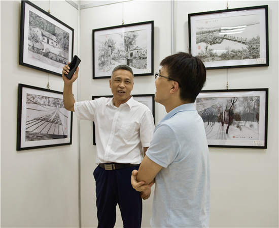 鞍山“老兵艺坛”作品展落幕 10余万人观看展览_fororder_老兵4